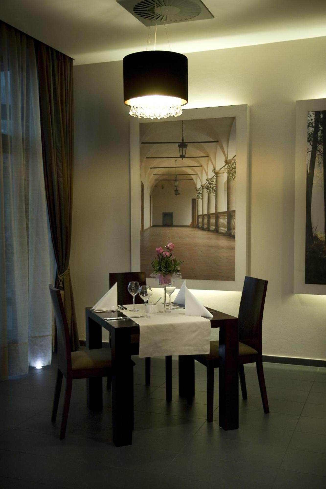 Hotel Нєполоміце Екстер'єр фото
