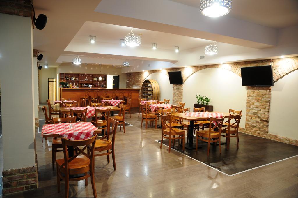 Hotel Нєполоміце Екстер'єр фото
