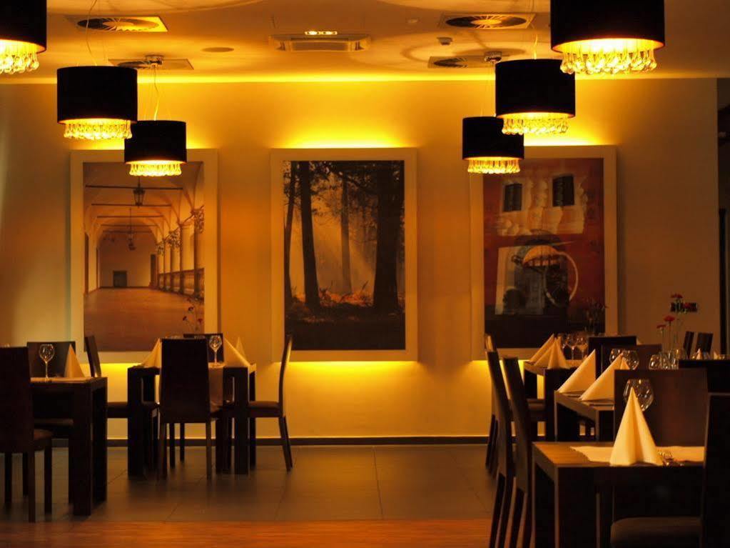 Hotel Нєполоміце Екстер'єр фото
